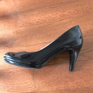 Naturalizer Black patent dress shoes